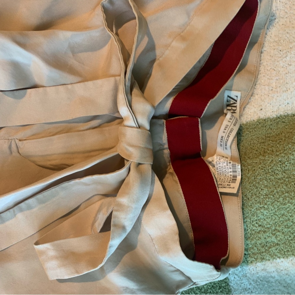 crème and burgundy Zara pants